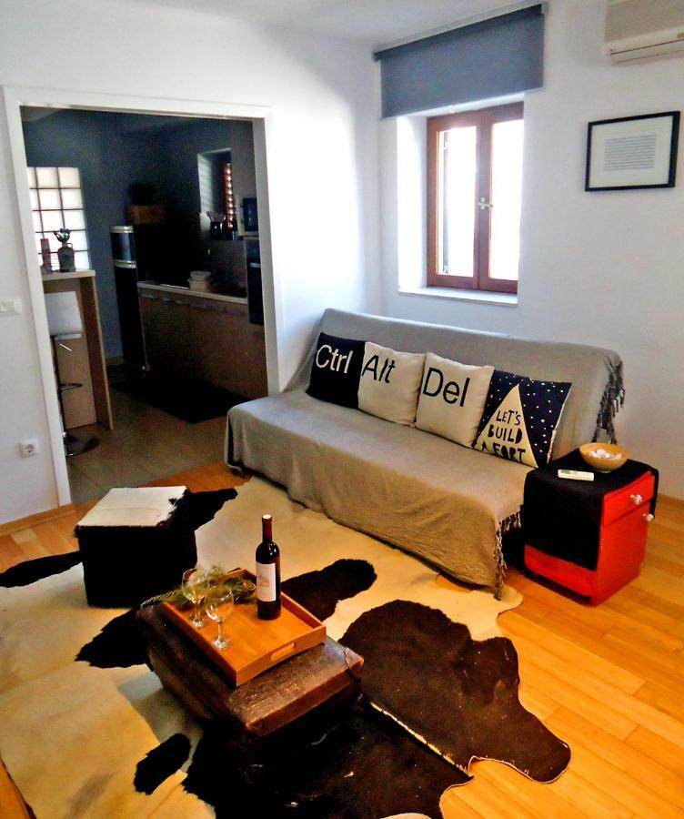 Apartman For 4 - Lovreta มาคาร์สกา ภายนอก รูปภาพ