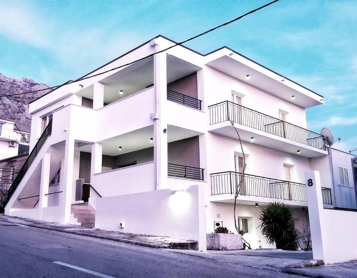 Apartman For 4 - Lovreta มาคาร์สกา ภายนอก รูปภาพ