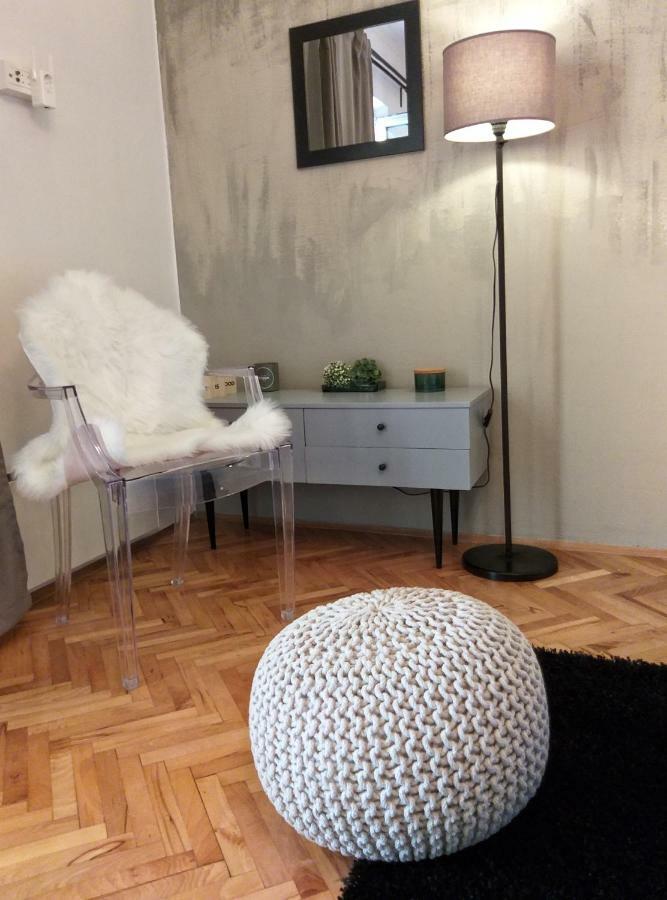 Apartman For 4 - Lovreta มาคาร์สกา ภายนอก รูปภาพ